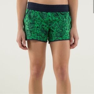 Lululemon Shake and Break Short. Size 6
